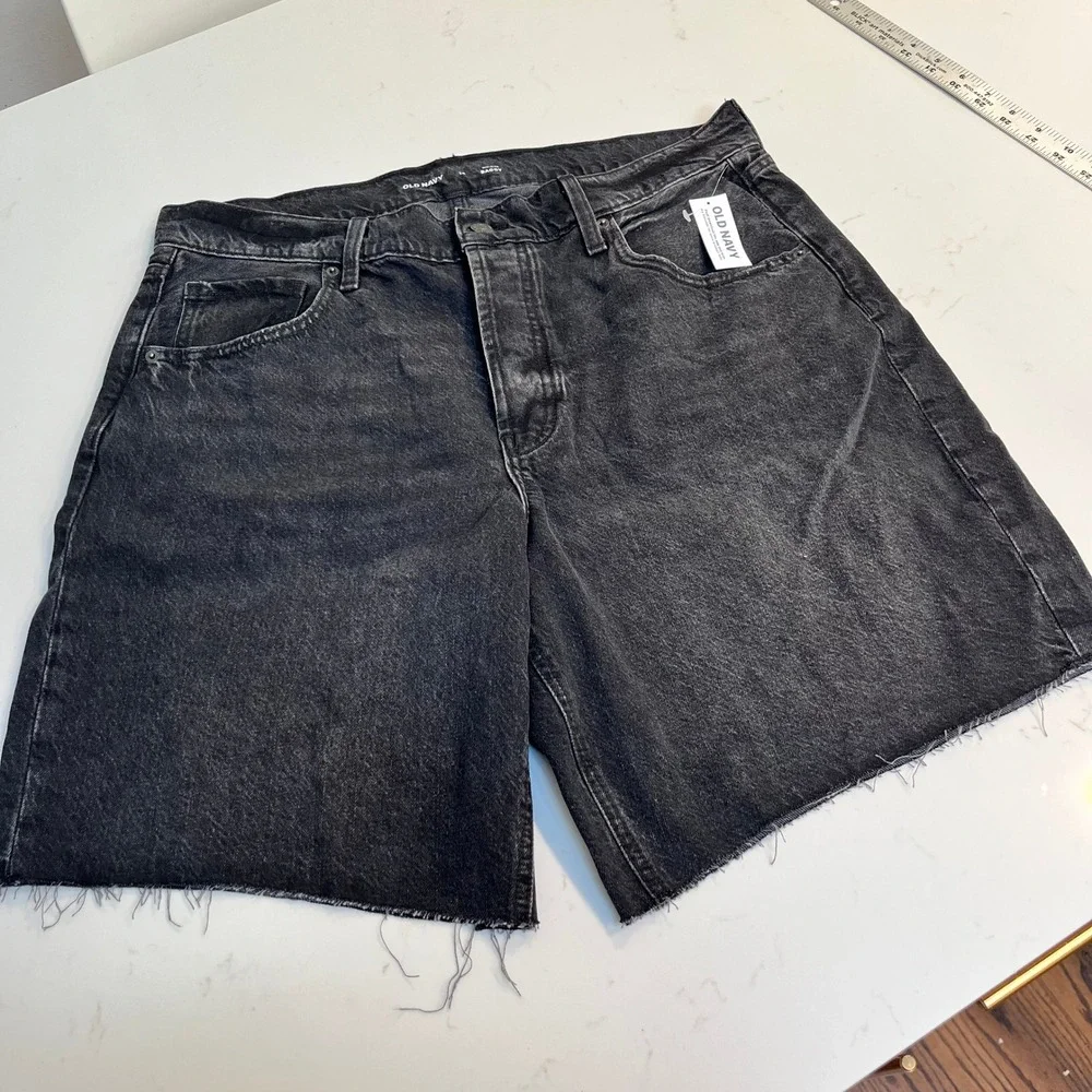 Old Navy Women's Mid-Rise Baggy Denim Shorts Black Button Fly Raw Hem Sz 14 NEW